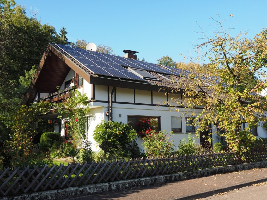 house, housetop, solar cells-699978.jpg